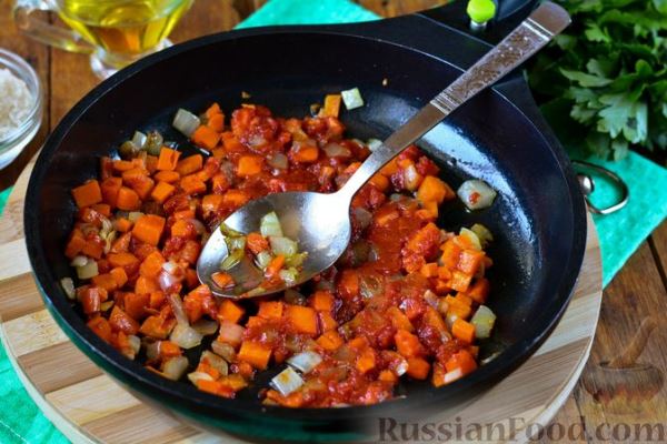 Рассольник по-ленинградски, с говядиной, рисом и томатной пастой