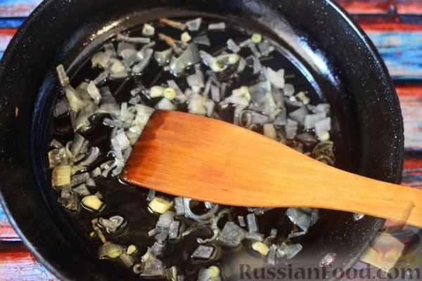 Фасолевый суп с колбасками  и овощами