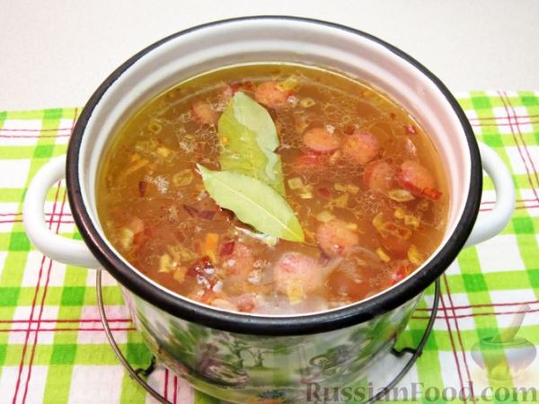 Сырный суп с копчёными колбасками, картофелем и рисом