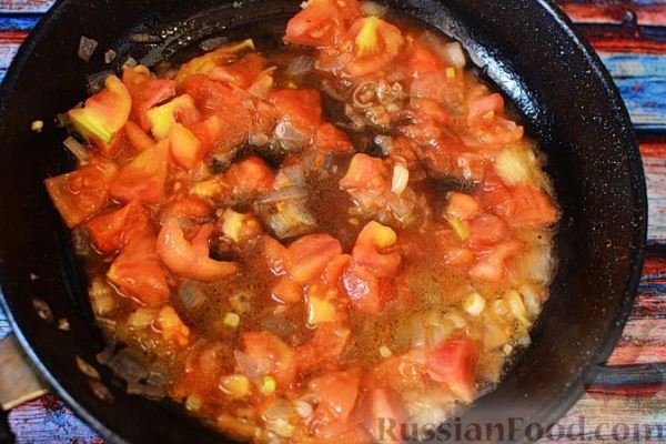 Фасолевый суп с колбасками  и овощами